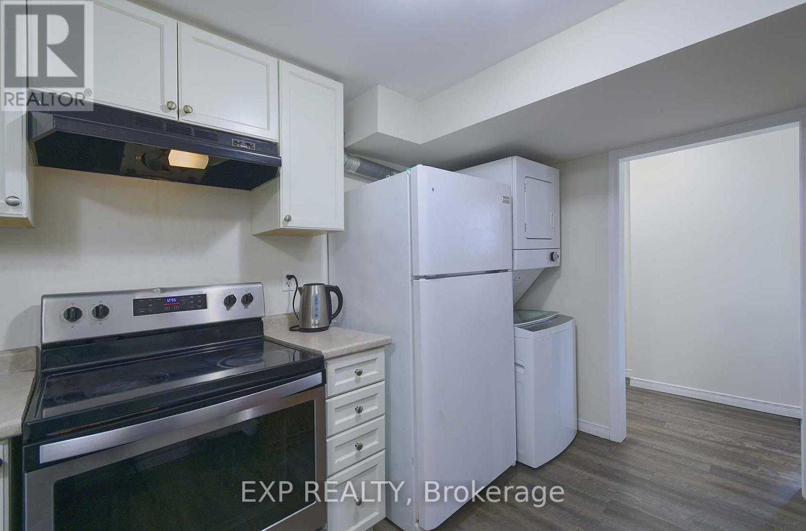 Photo 33 of 2 Roslyn Road, Barrie ON