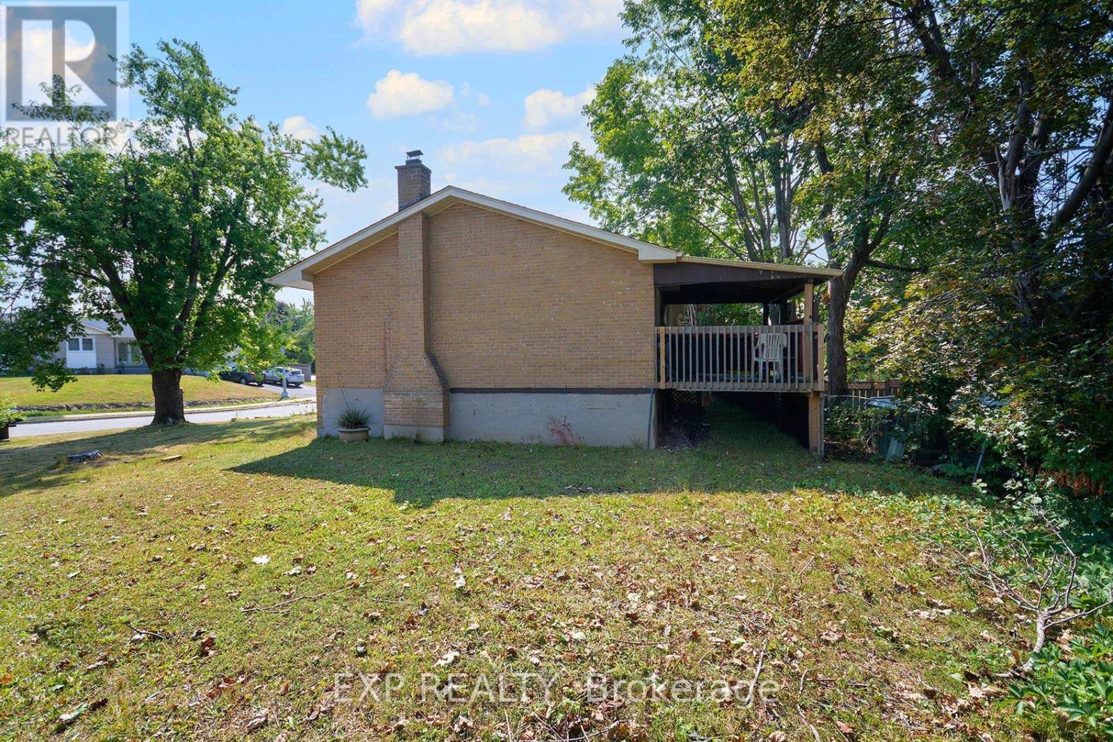Photo 21 of 2 Roslyn Road, Barrie ON