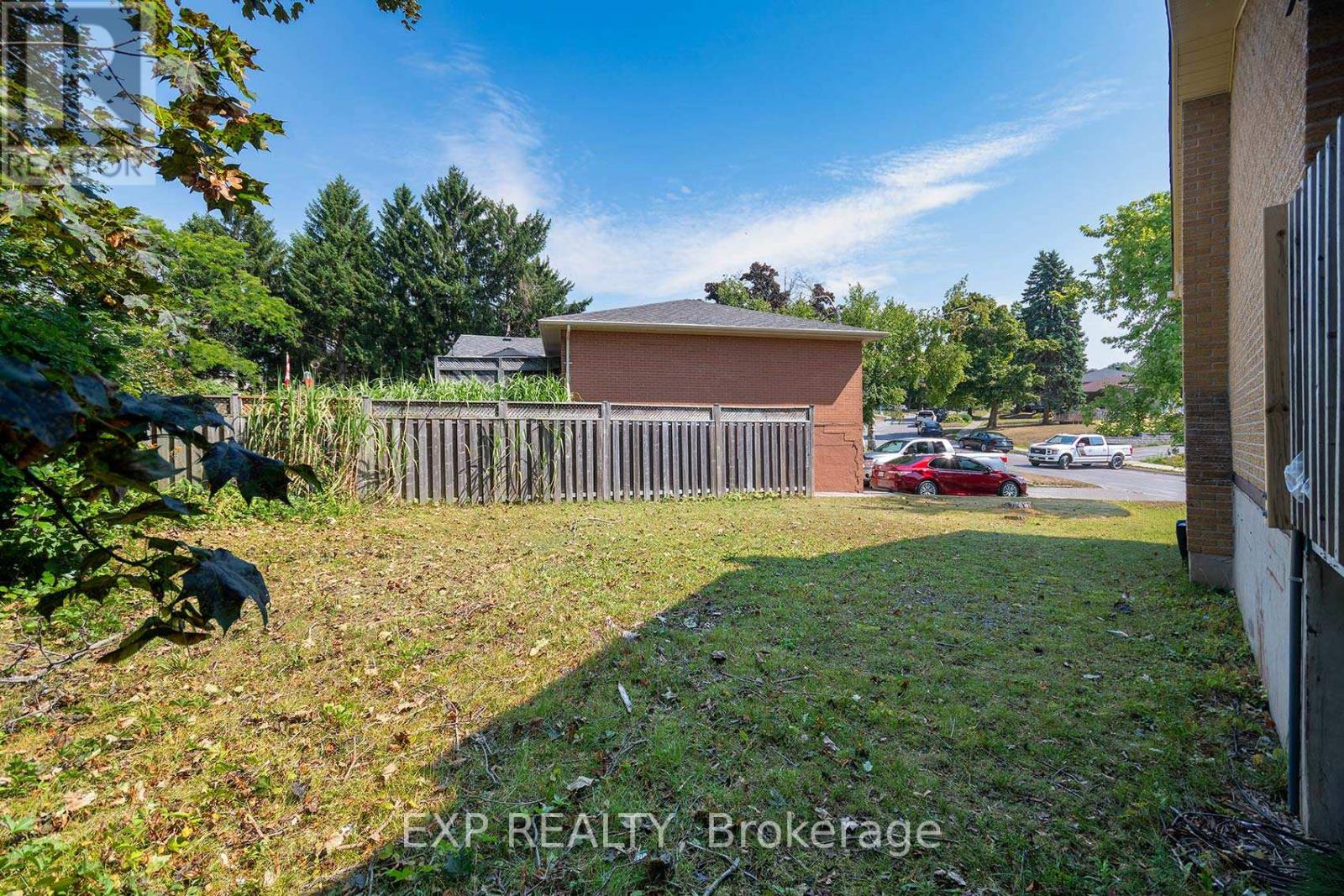 Photo 19 of 2 Roslyn Road, Barrie ON