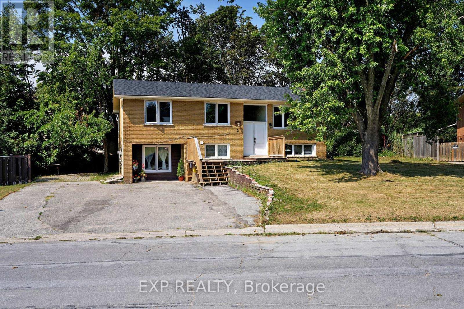 Photo 30 of 2 Roslyn Road, Barrie ON