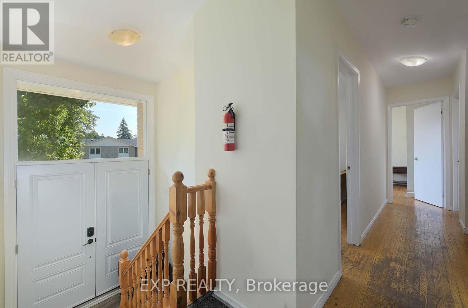 Photo 9 of 2 Roslyn Road, Barrie ON