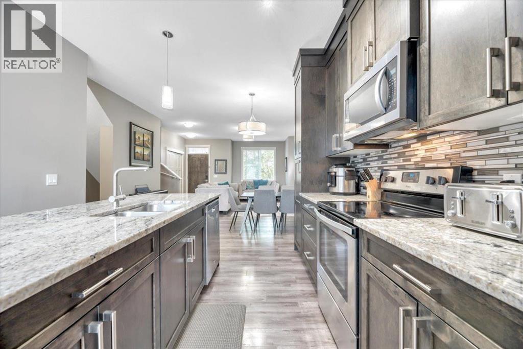 Single Family House for Sale in  Evanston Manor NW Evanston Calgary 