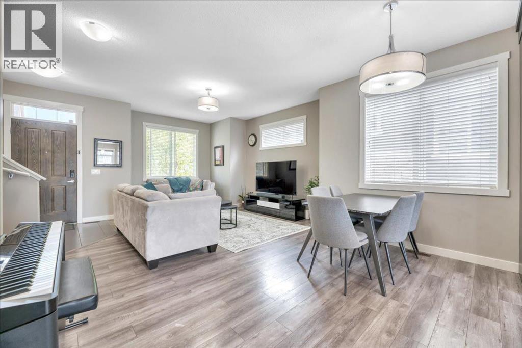 Single Family House for Sale in  Evanston Manor NW Evanston Calgary 