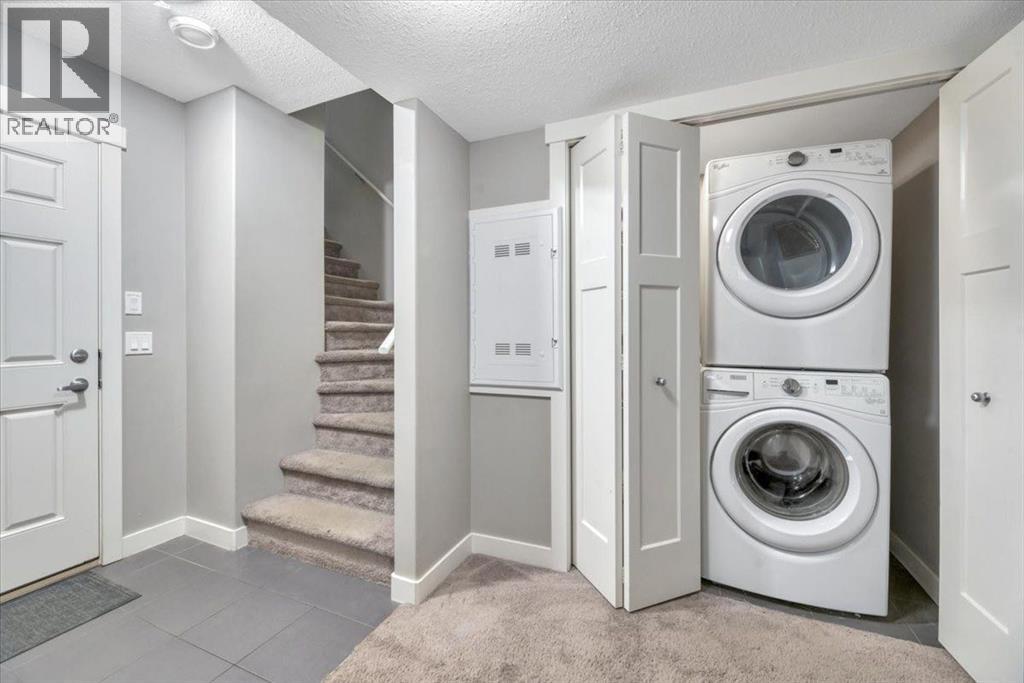 Single Family House for Sale in  Evanston Manor NW Evanston Calgary 