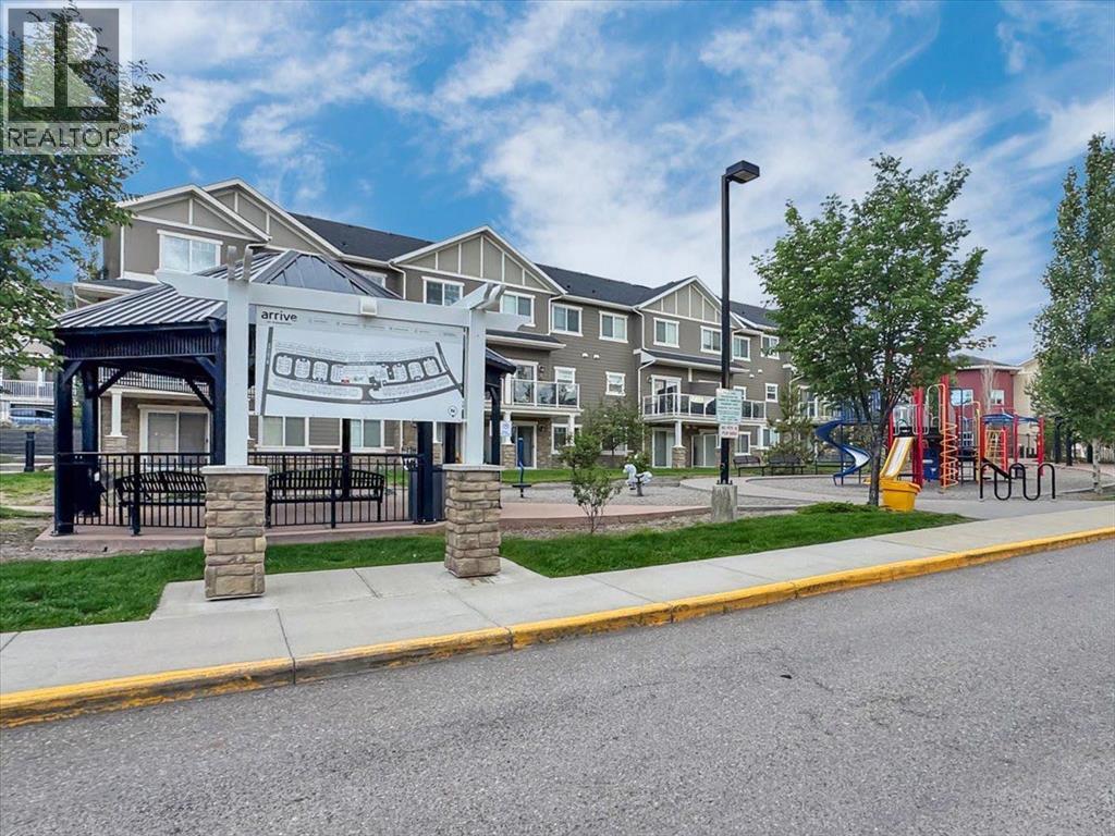 Single Family House for Sale in  Evanston Manor NW Evanston Calgary 