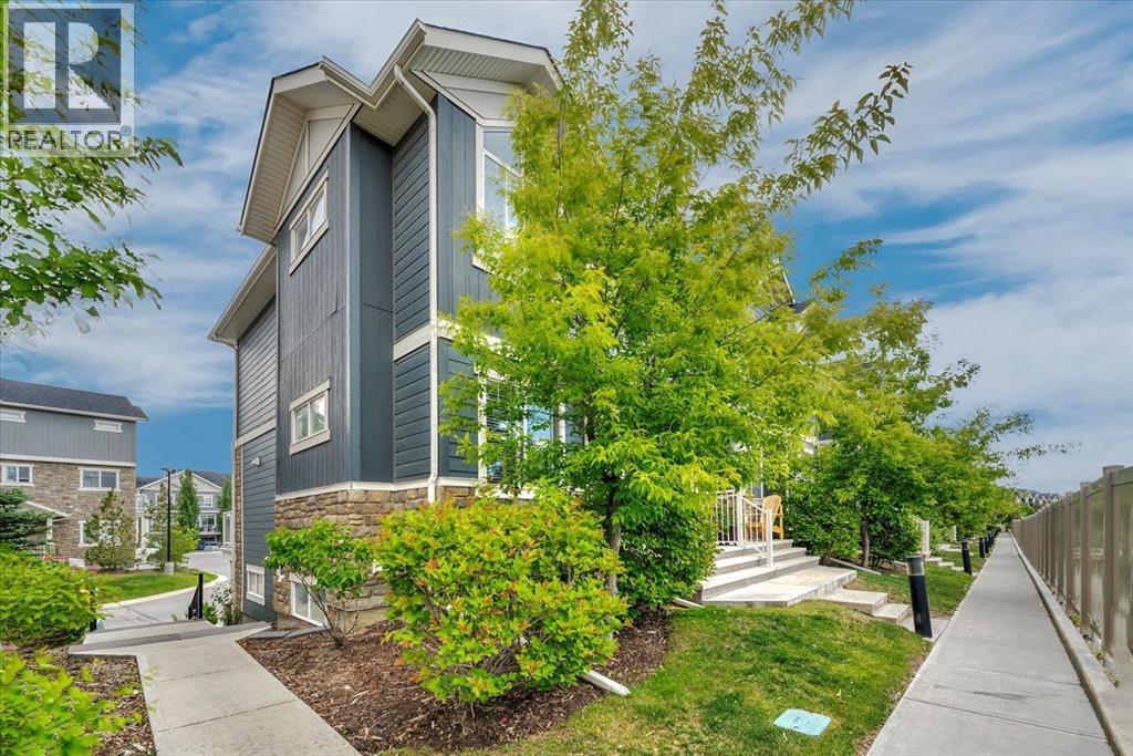 Single Family House for Sale in  Evanston Manor NW Evanston Calgary 