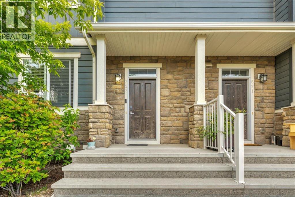 Single Family House for Sale in  Evanston Manor NW Evanston Calgary 