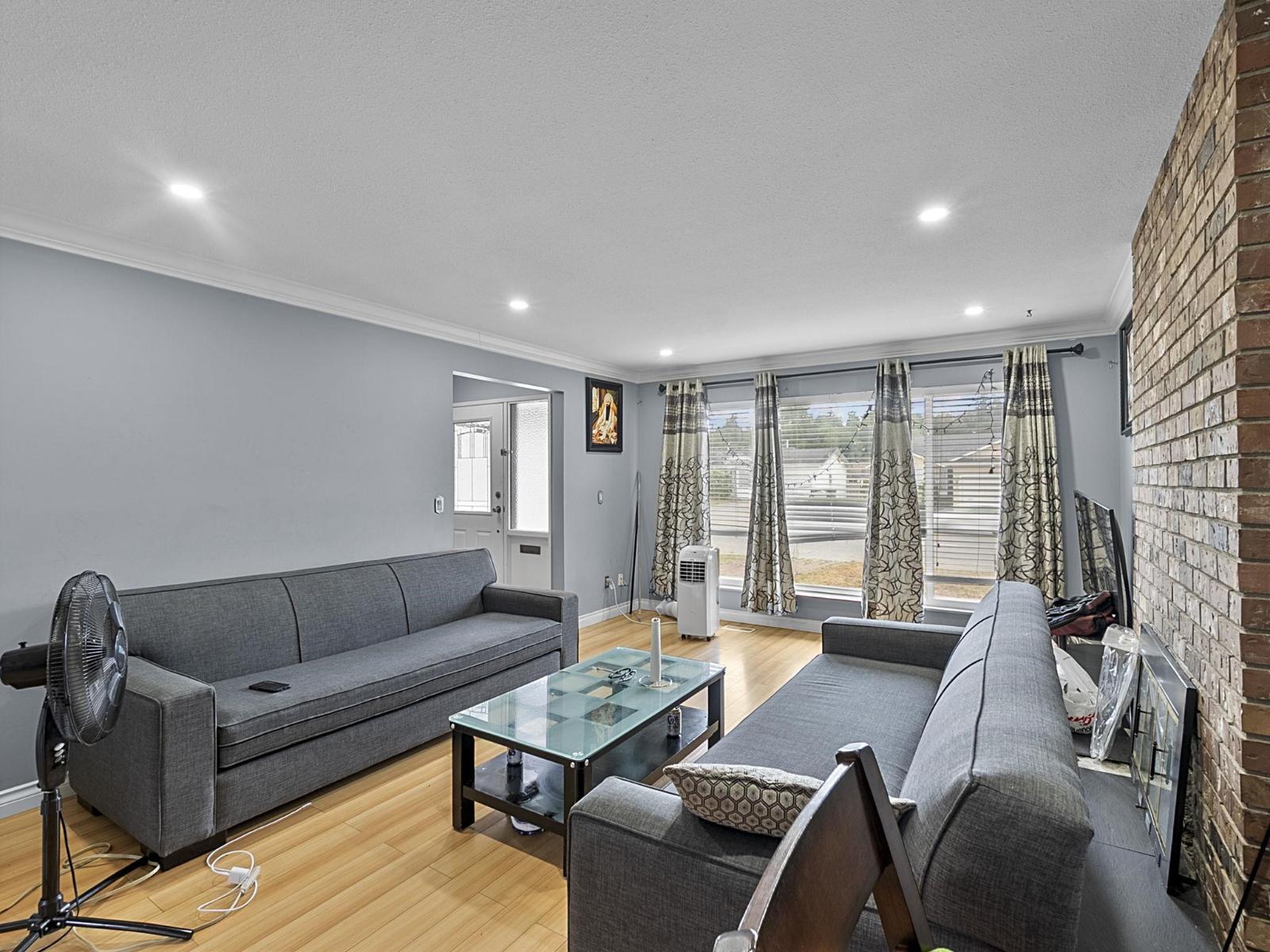 Photo 6 of 3386 Clearbrook Road, Abbotsford BC