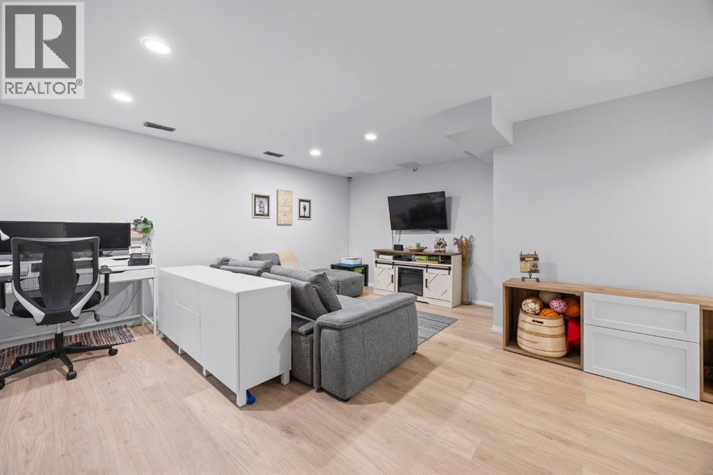 Single Family House for Sale in  Covemeadow Close NE Coventry Hills Calgary 