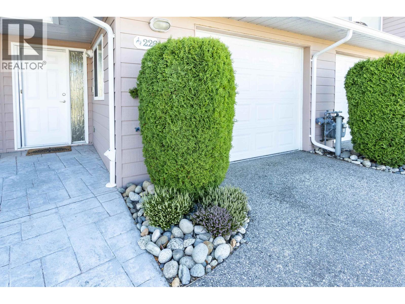 226 1585 FIELD ROAD, Sechelt