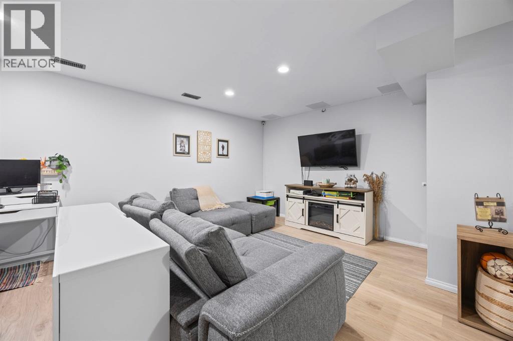 Single Family House for Sale in  Covemeadow Close NE Coventry Hills Calgary 