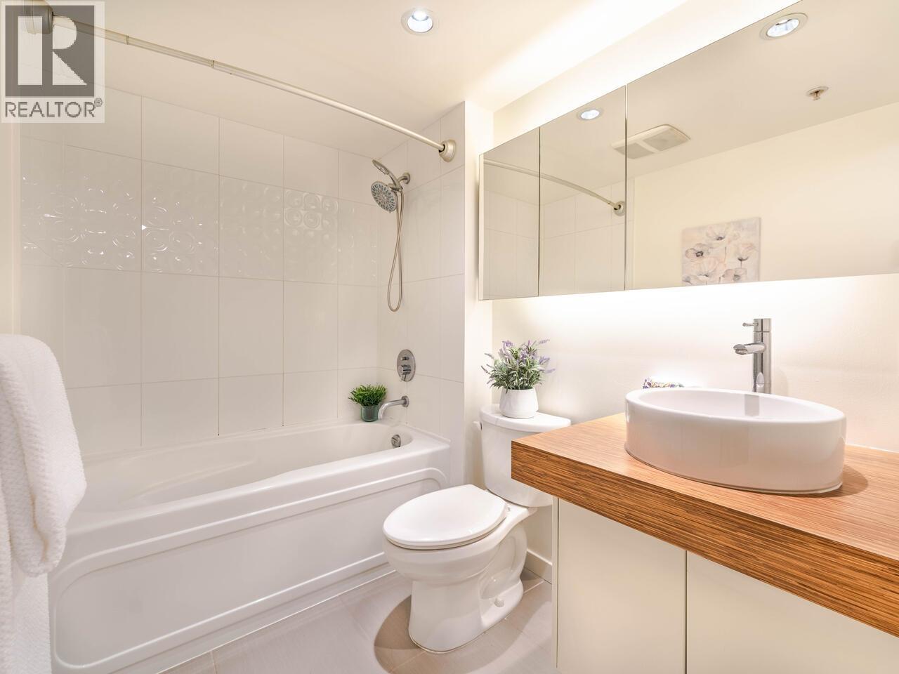 Photo 17 of 209 168 Powell Street, Vancouver BC