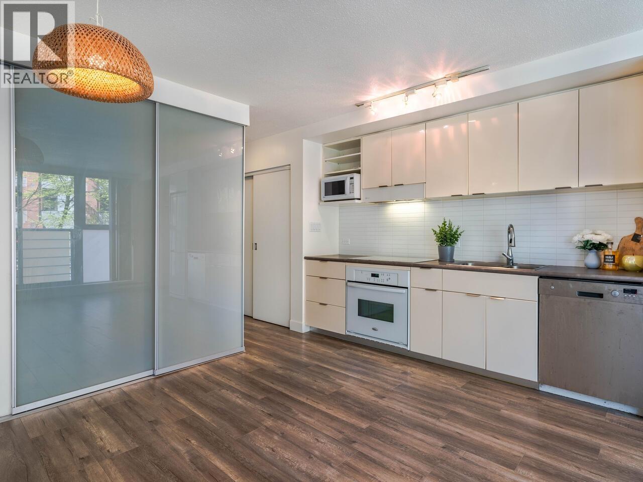Photo 7 of 209 168 Powell Street, Vancouver BC