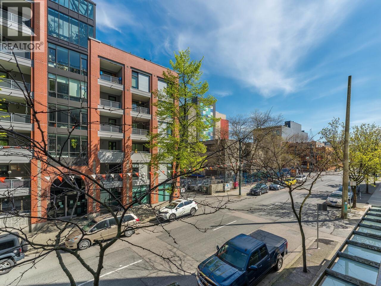 Photo 4 of 209 168 Powell Street, Vancouver BC