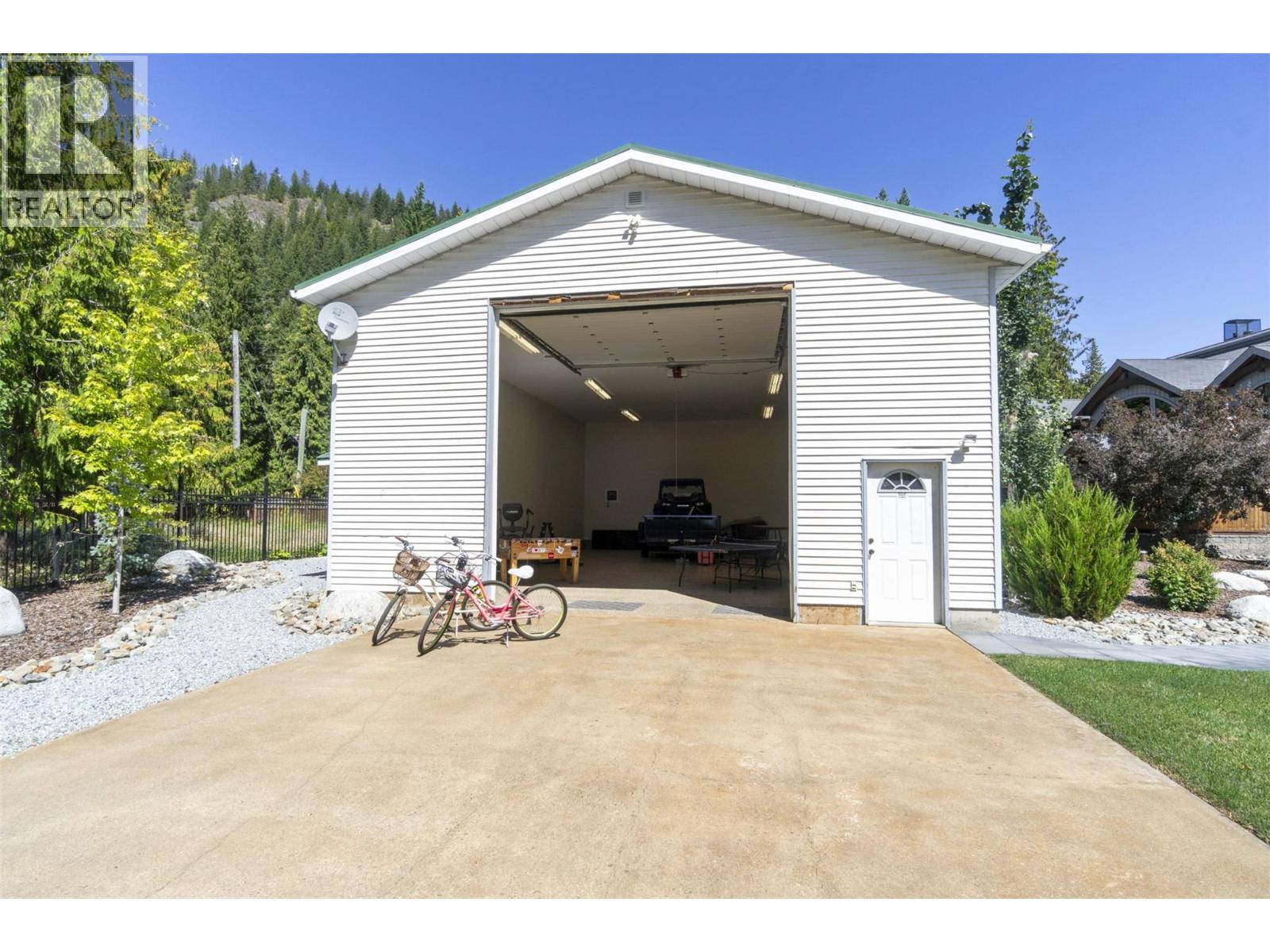 Photo 14 of 4243 Saratoga Road, Scotch Creek BC