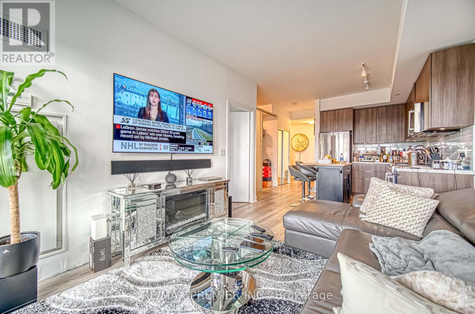 Photo 10 of 2712 30 Shore Breeze Drive, Toronto ON