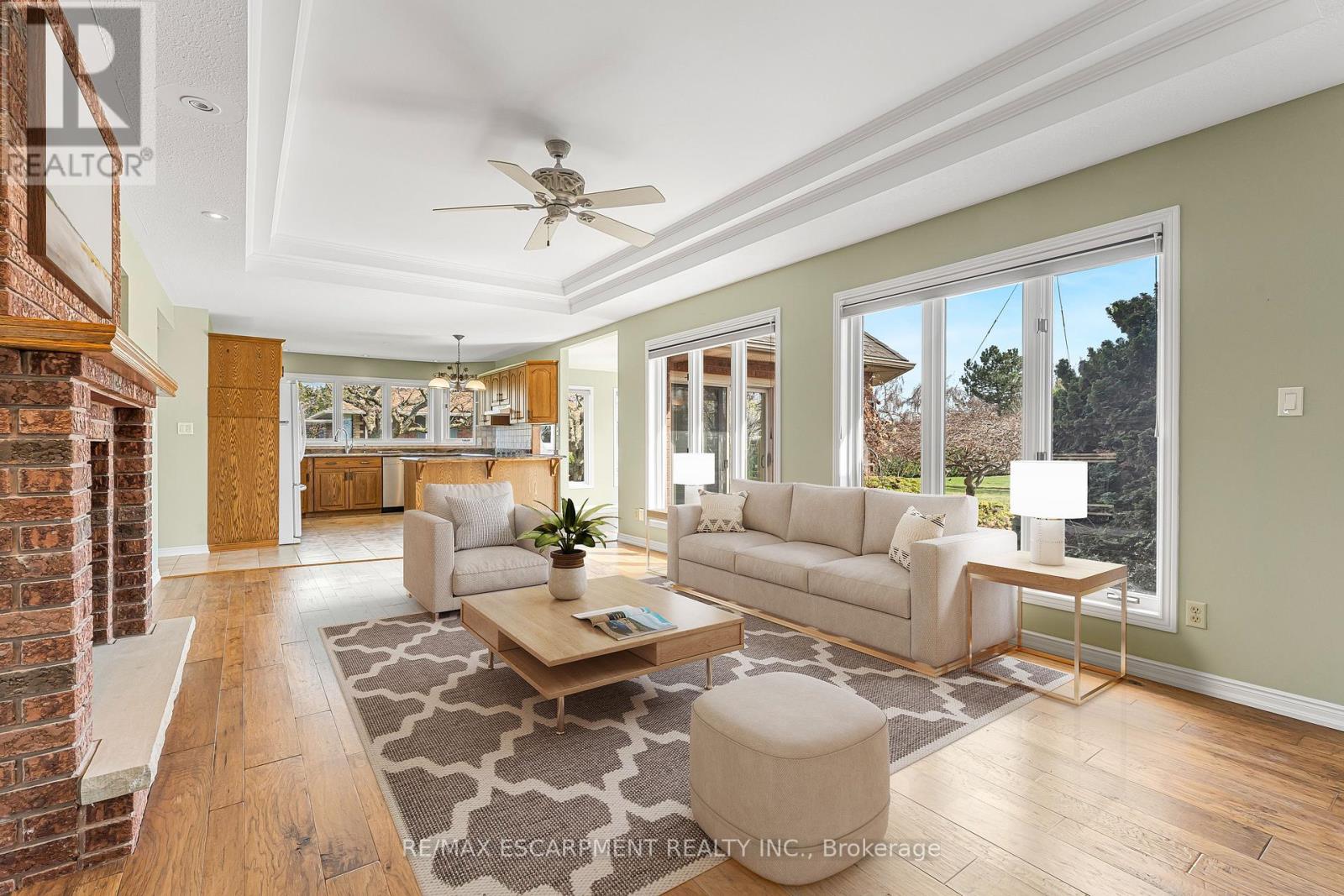 Photo 3 of 3503 Lakeshore Road, Lincoln ON