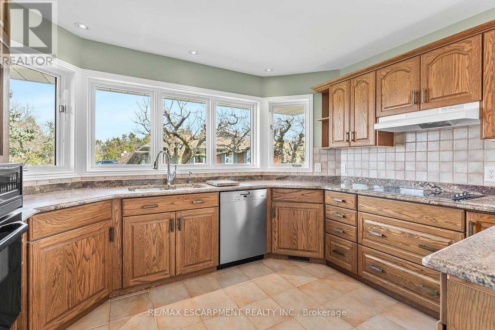 Photo 13 of 3503 Lakeshore Road, Lincoln ON