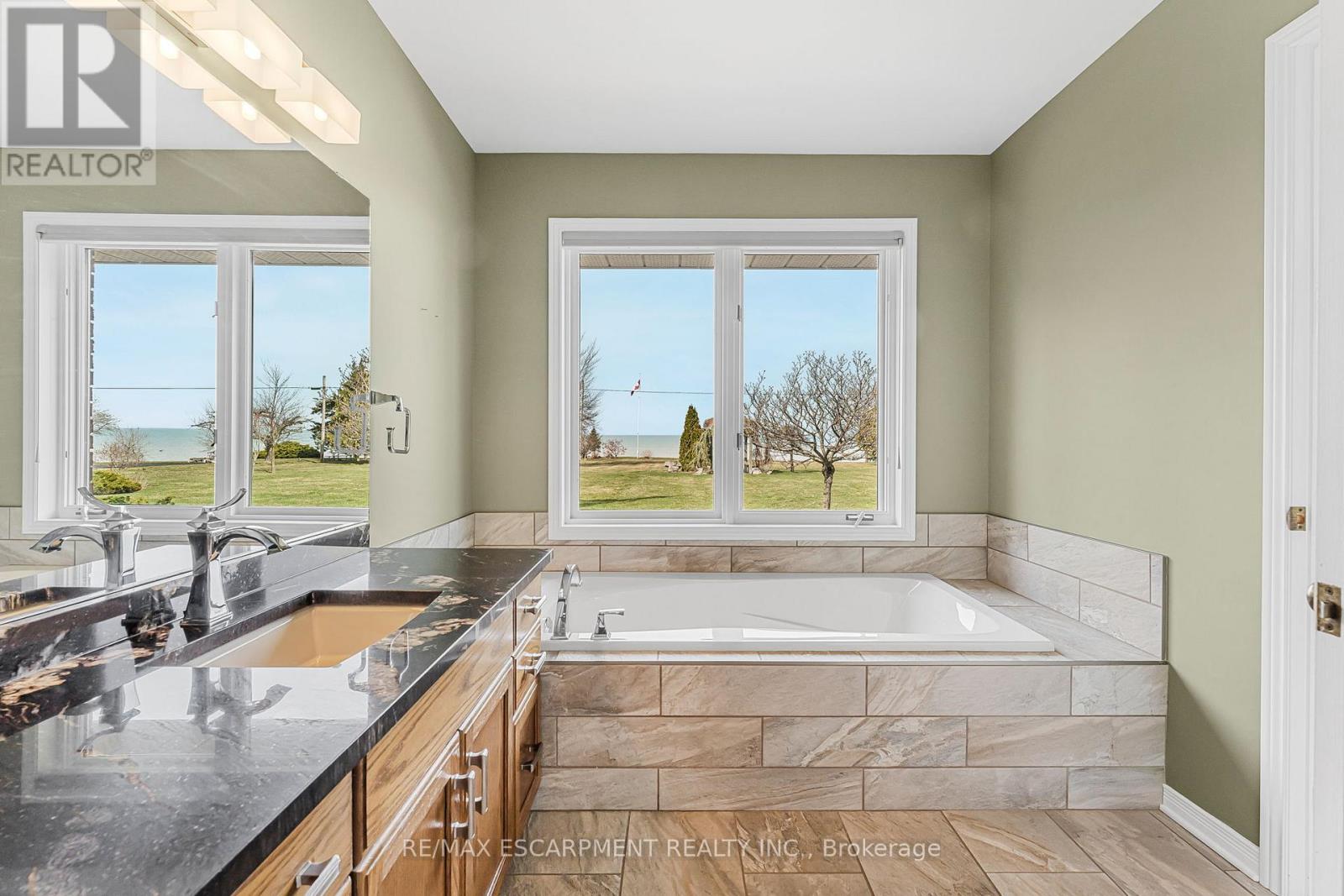 Photo 20 of 3503 Lakeshore Road, Lincoln ON