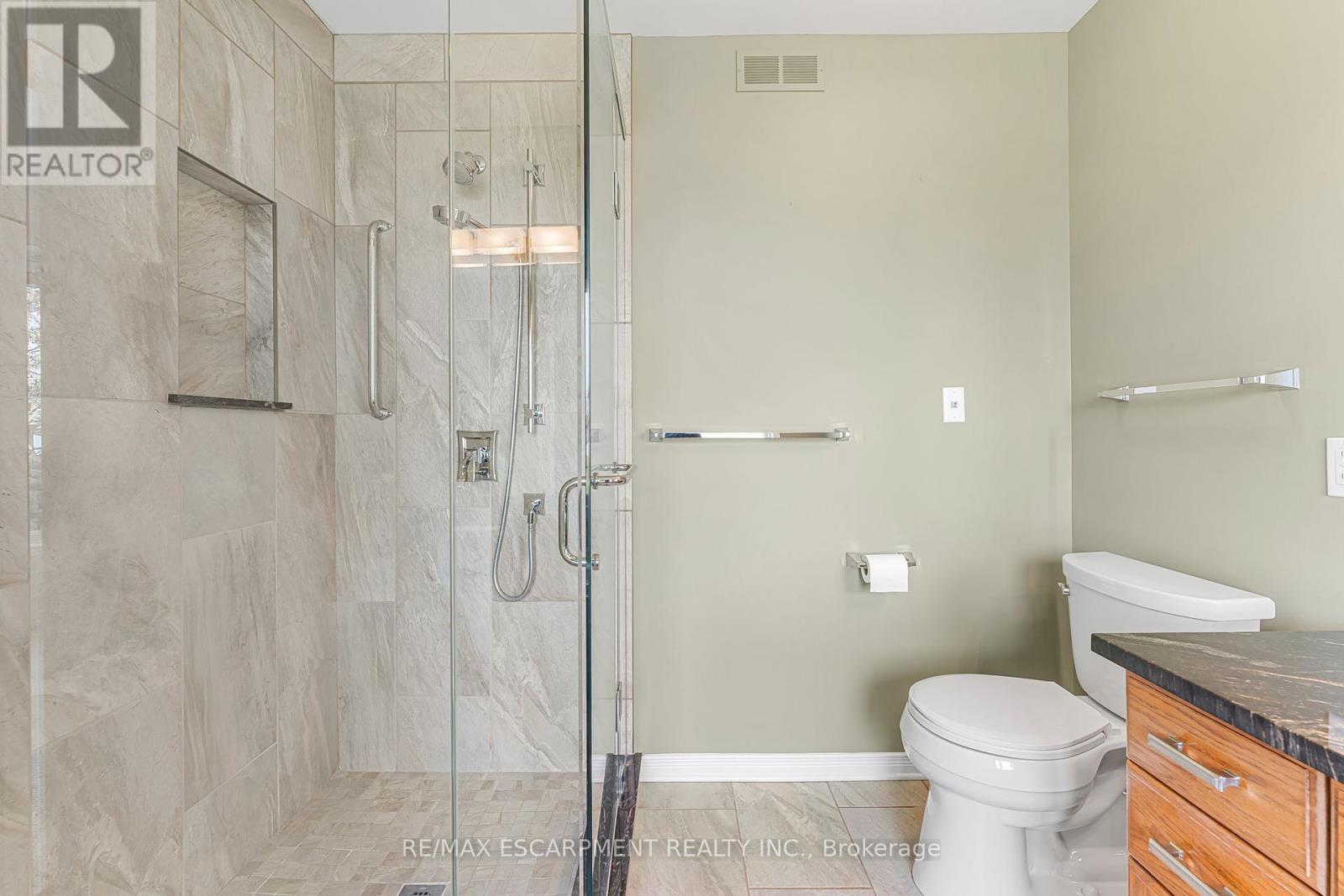 Photo 11 of 3503 Lakeshore Road, Lincoln ON