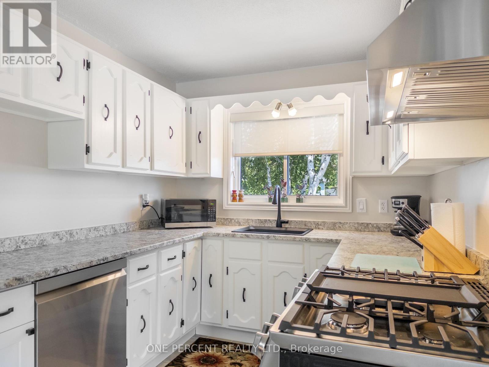 Photo 12 of 31 Reid Street, Greater Napanee ON