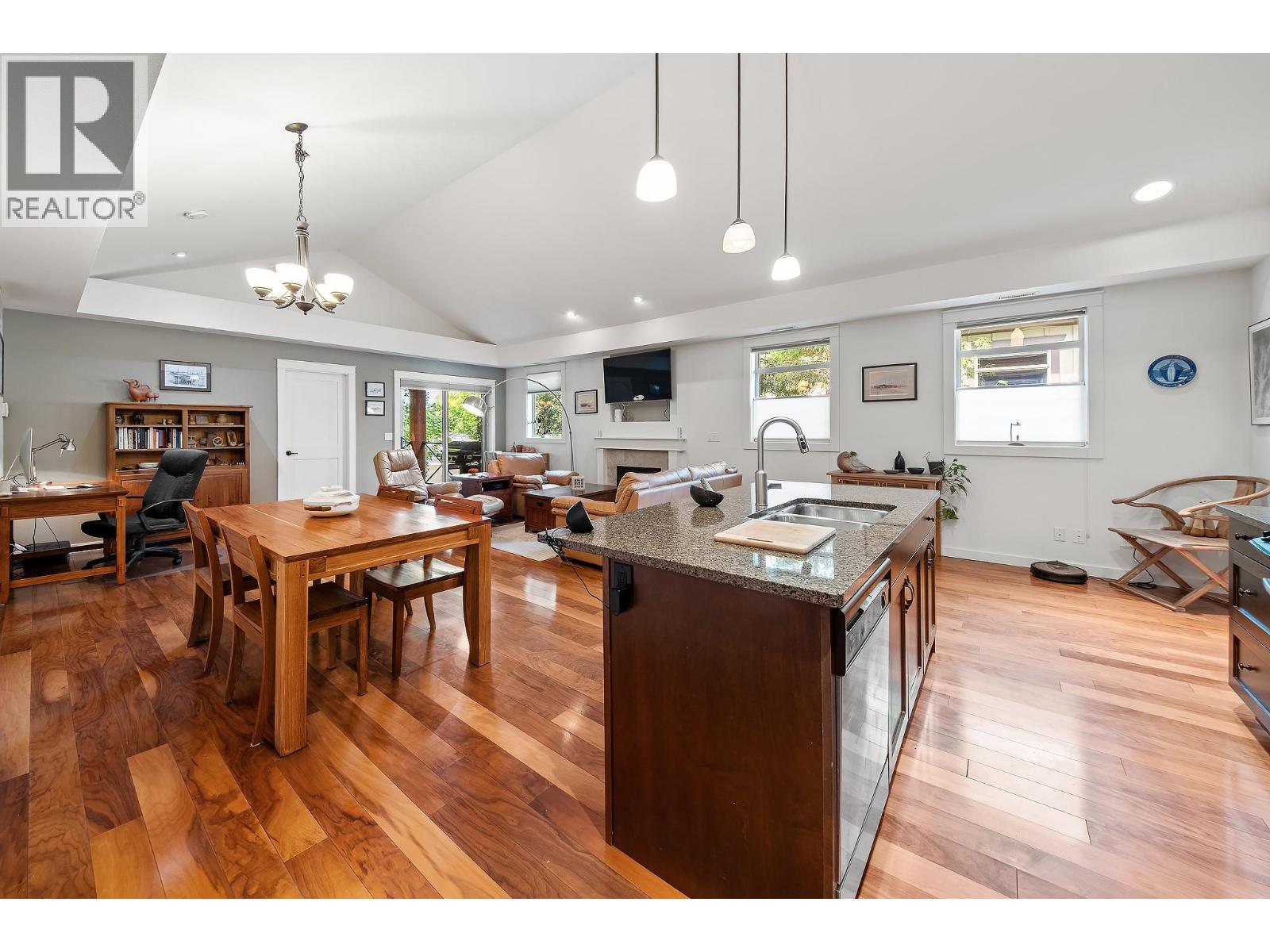 214 511 Yates Road, Kelowna