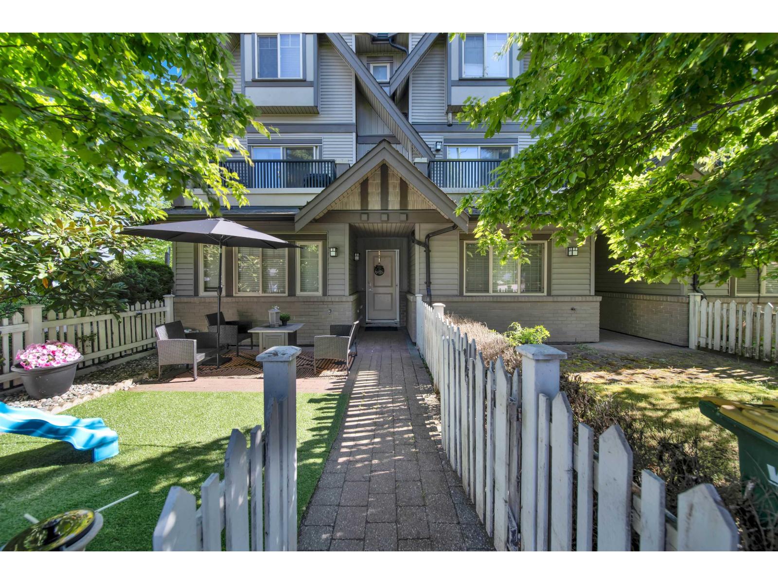 Photo 3 of 101 13368 72 Avenue, Surrey BC