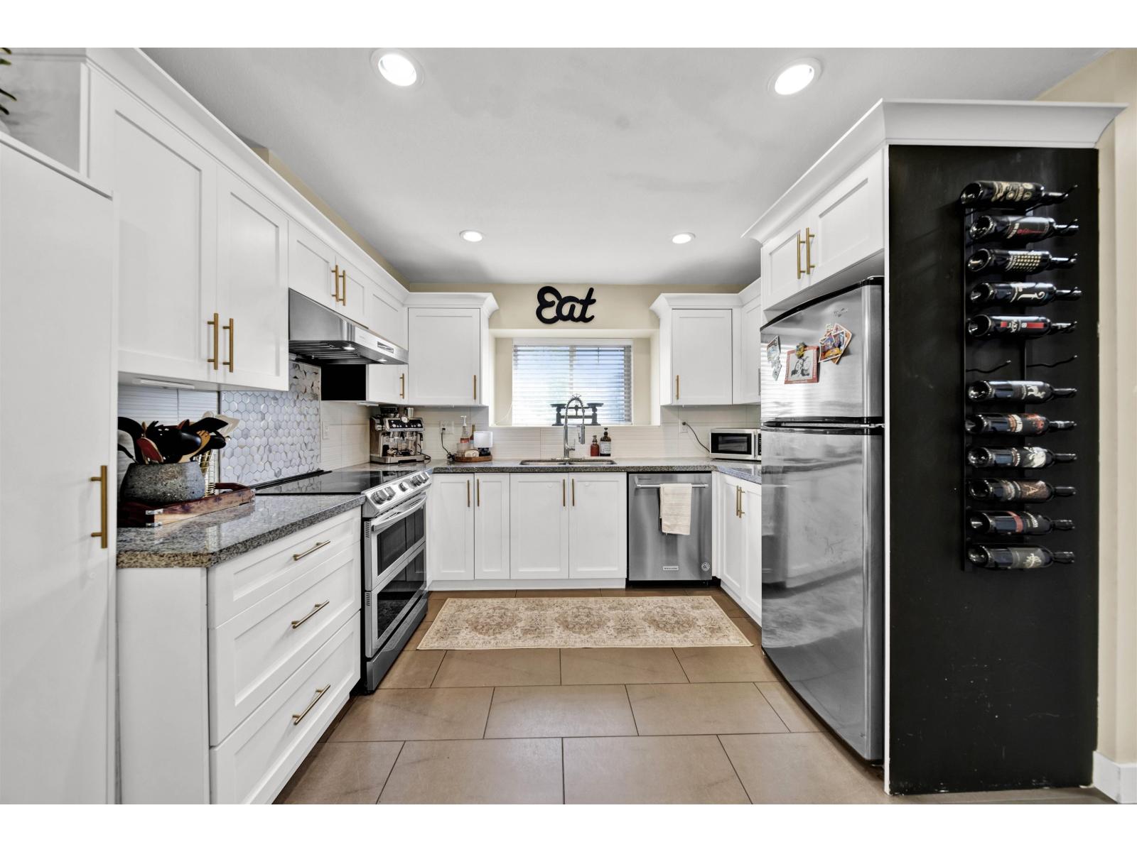 Photo 11 of 101 13368 72 Avenue, Surrey BC