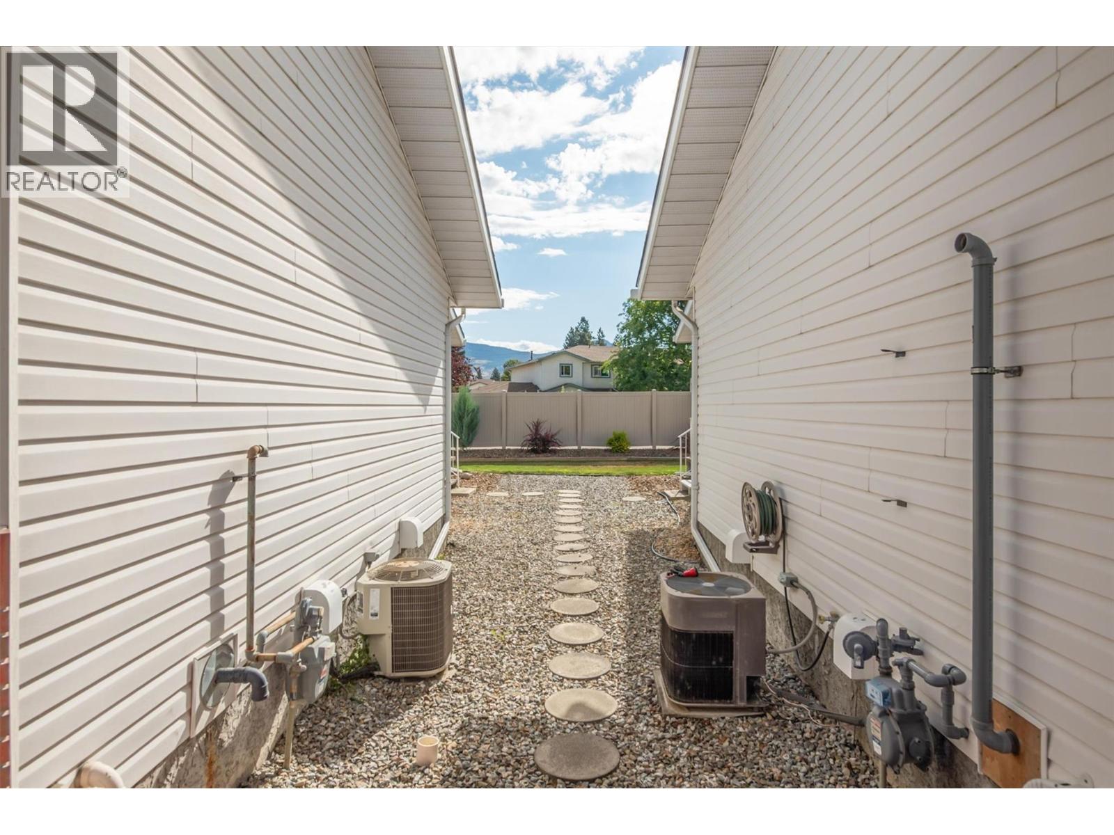 113 1885 Parkview Crescent, Kelowna