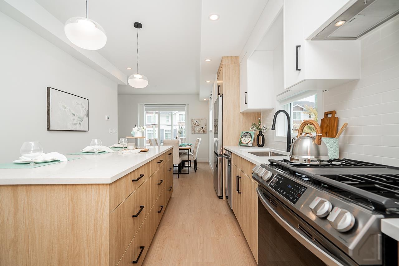 Photo 9 of 5 2525 156 Street, Surrey BC
