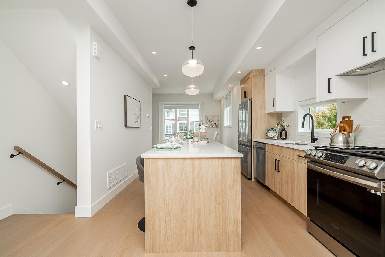 Photo 10 of 4 2525 156 Street, Surrey BC