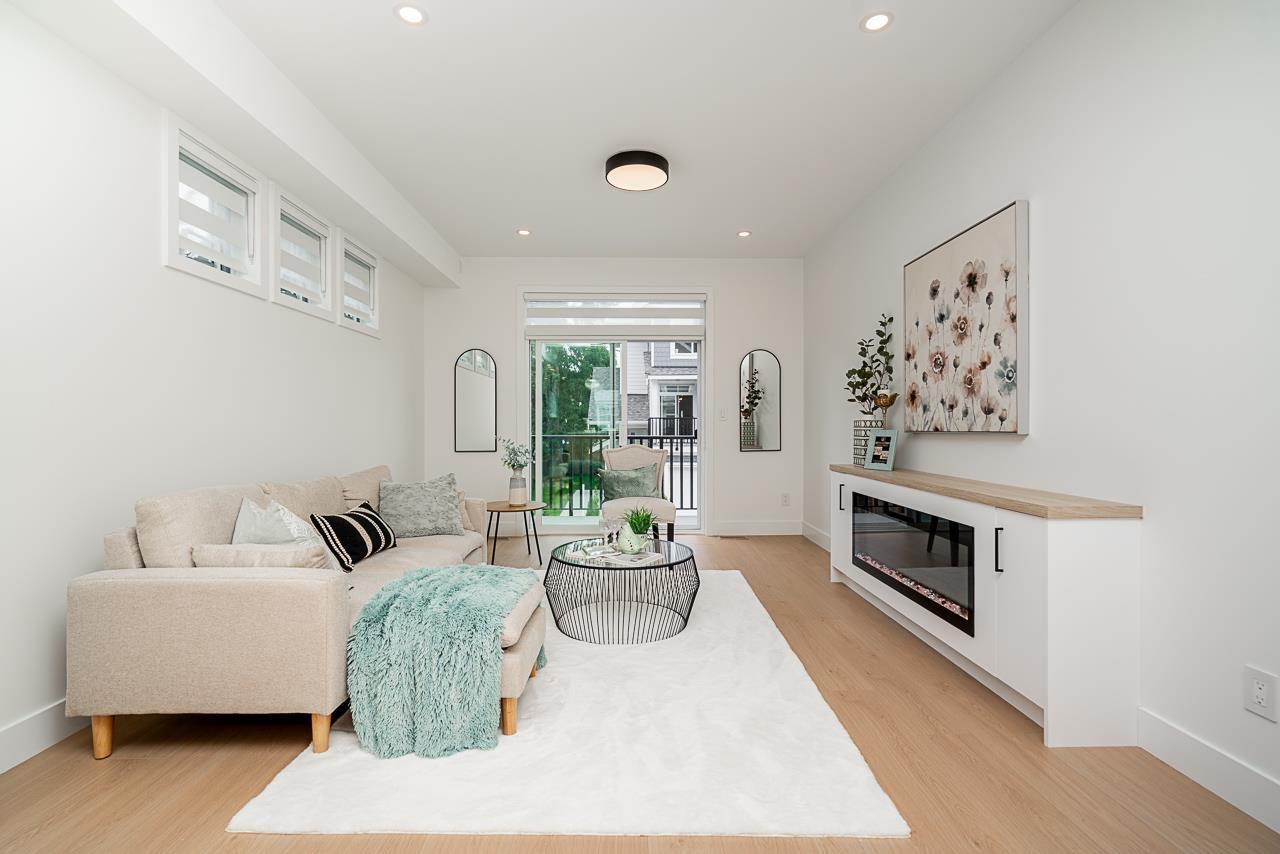 Photo 7 of 4 2525 156 Street, Surrey BC