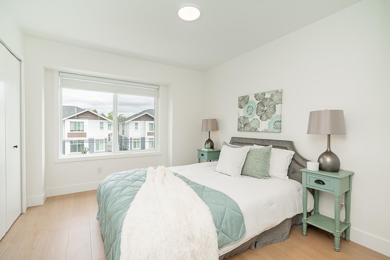 Photo 27 of 4 2525 156 Street, Surrey BC