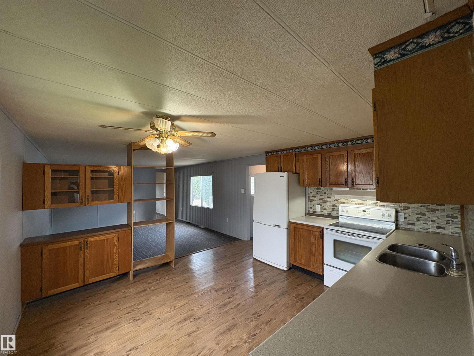 Photo 10 of 610 Evergreen Park Dr Nw Nw, Edmonton AB
