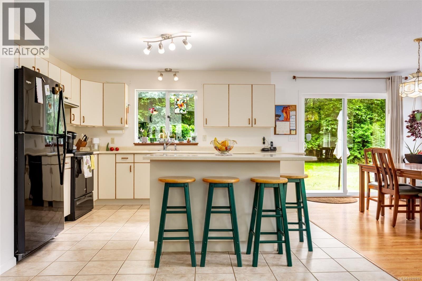 Photo 5 of 1760 Woobank Rd, Nanaimo BC