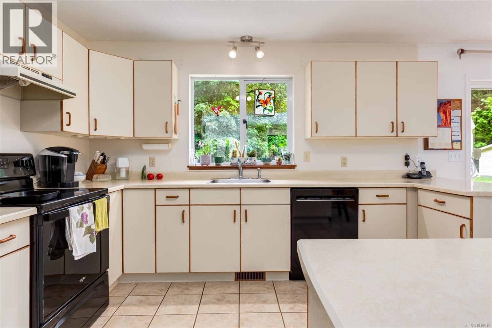 Photo 34 of 1760 Woobank Rd, Nanaimo BC