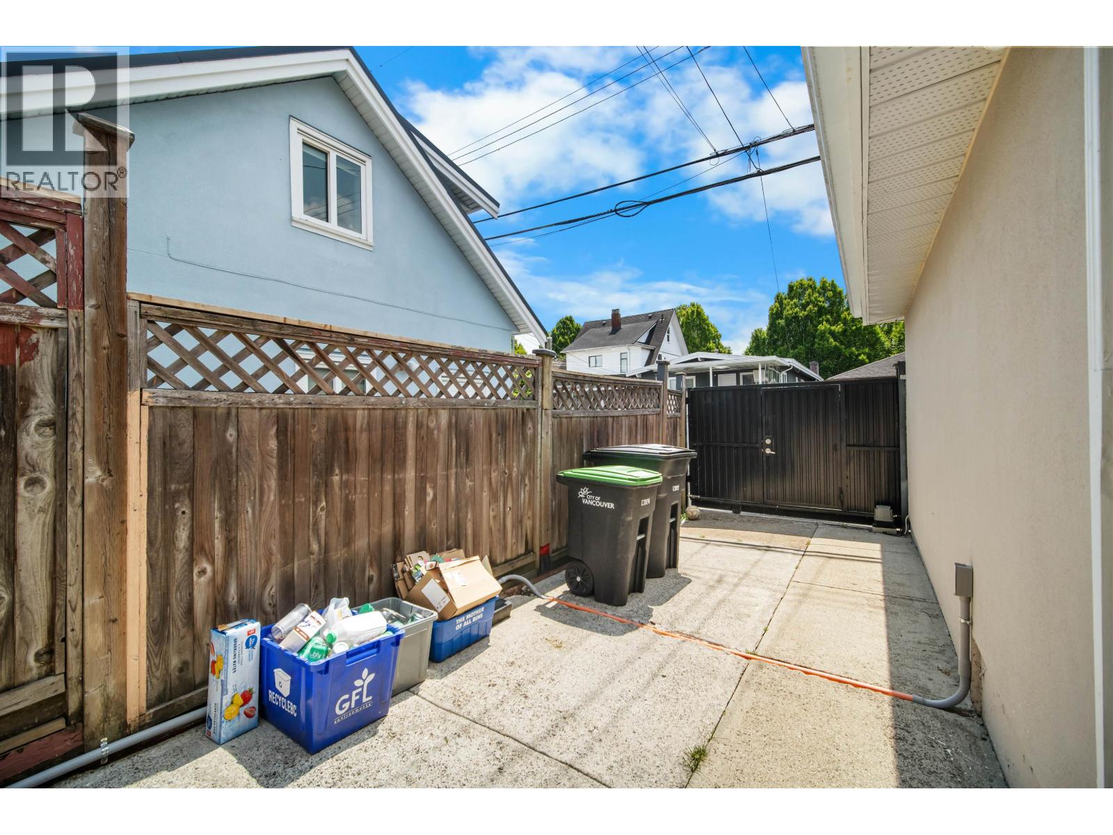 Photo 2 of 248 E 59th Avenue, Vancouver BC