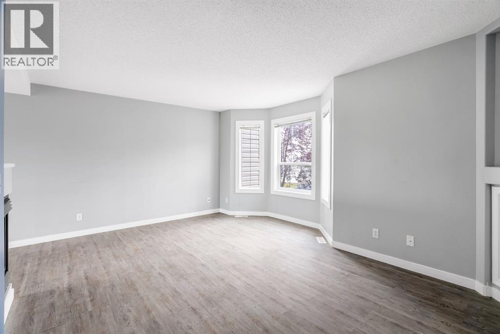 Photo 11 of 14 101 Langevin Road, Fort Mcmurray AB