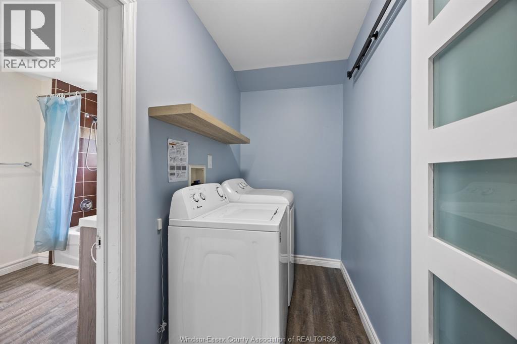 Photo 2 of 817 Chatham Street East, Windsor ON