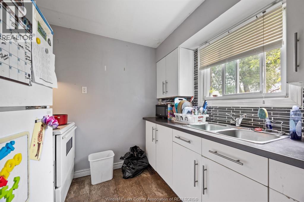 Photo 14 of 817 Chatham Street East, Windsor ON
