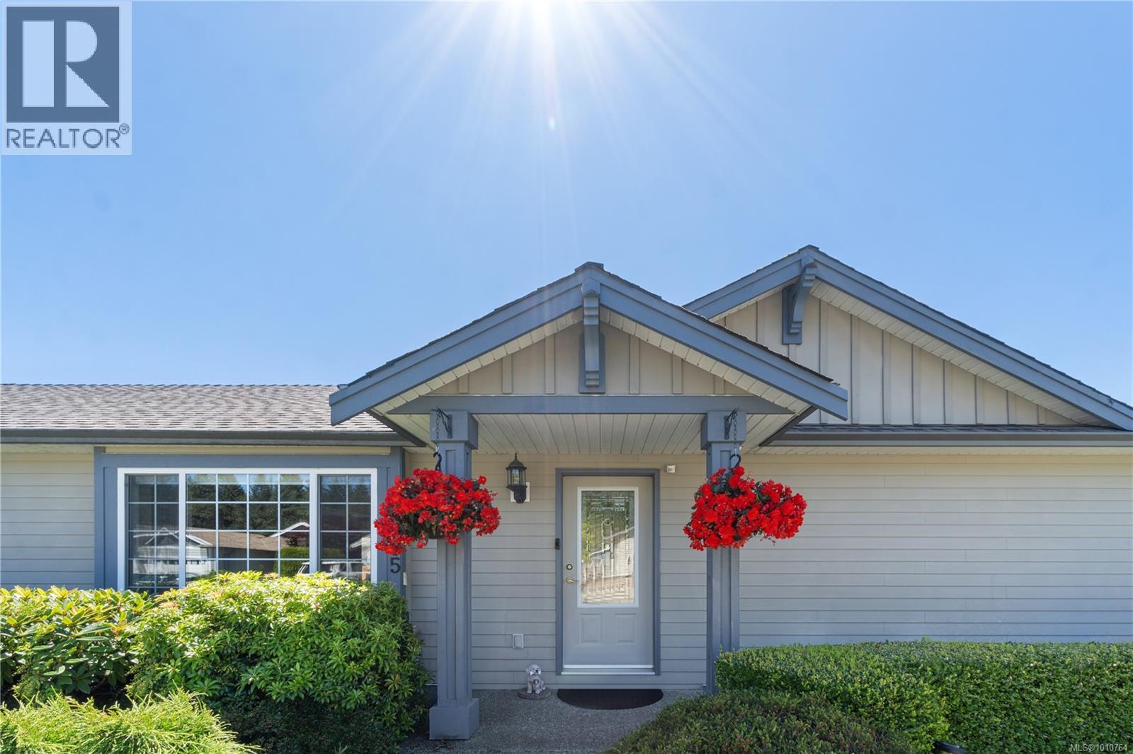 Photo 1 of 3975 Magnolia Dr, Nanaimo BC
