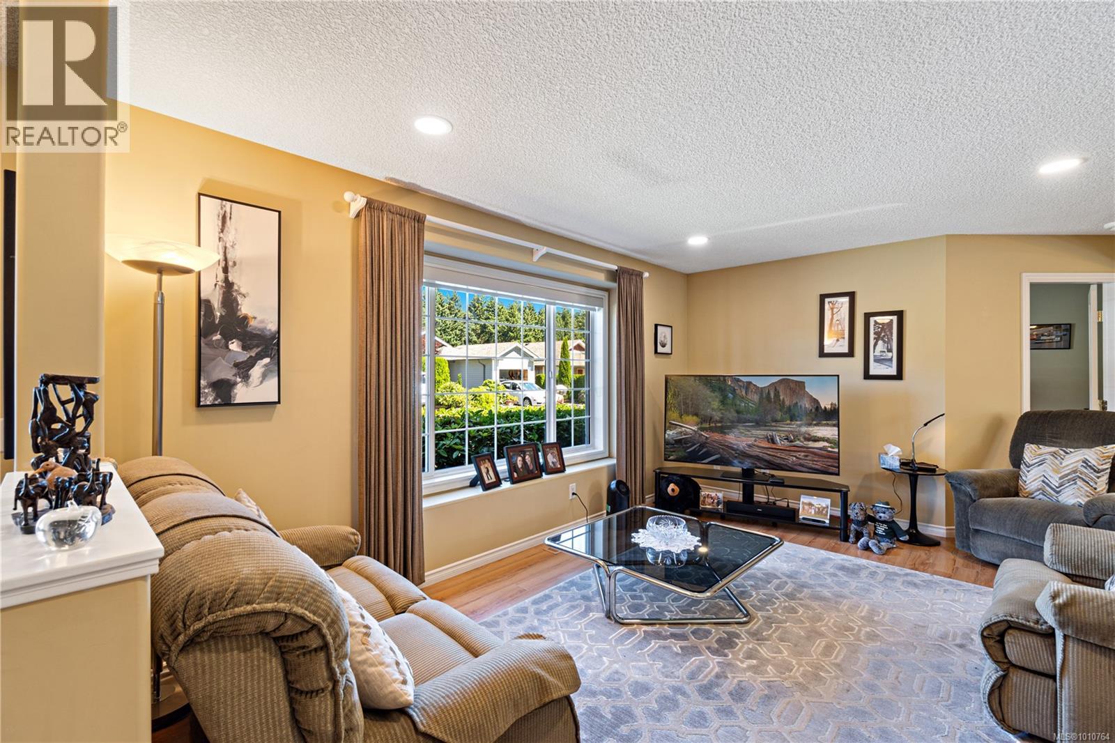 Photo 14 of 3975 Magnolia Dr, Nanaimo BC