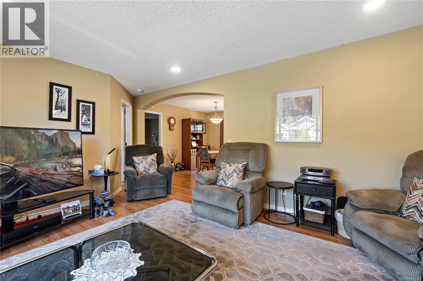 Photo 5 of 3975 Magnolia Dr, Nanaimo BC
