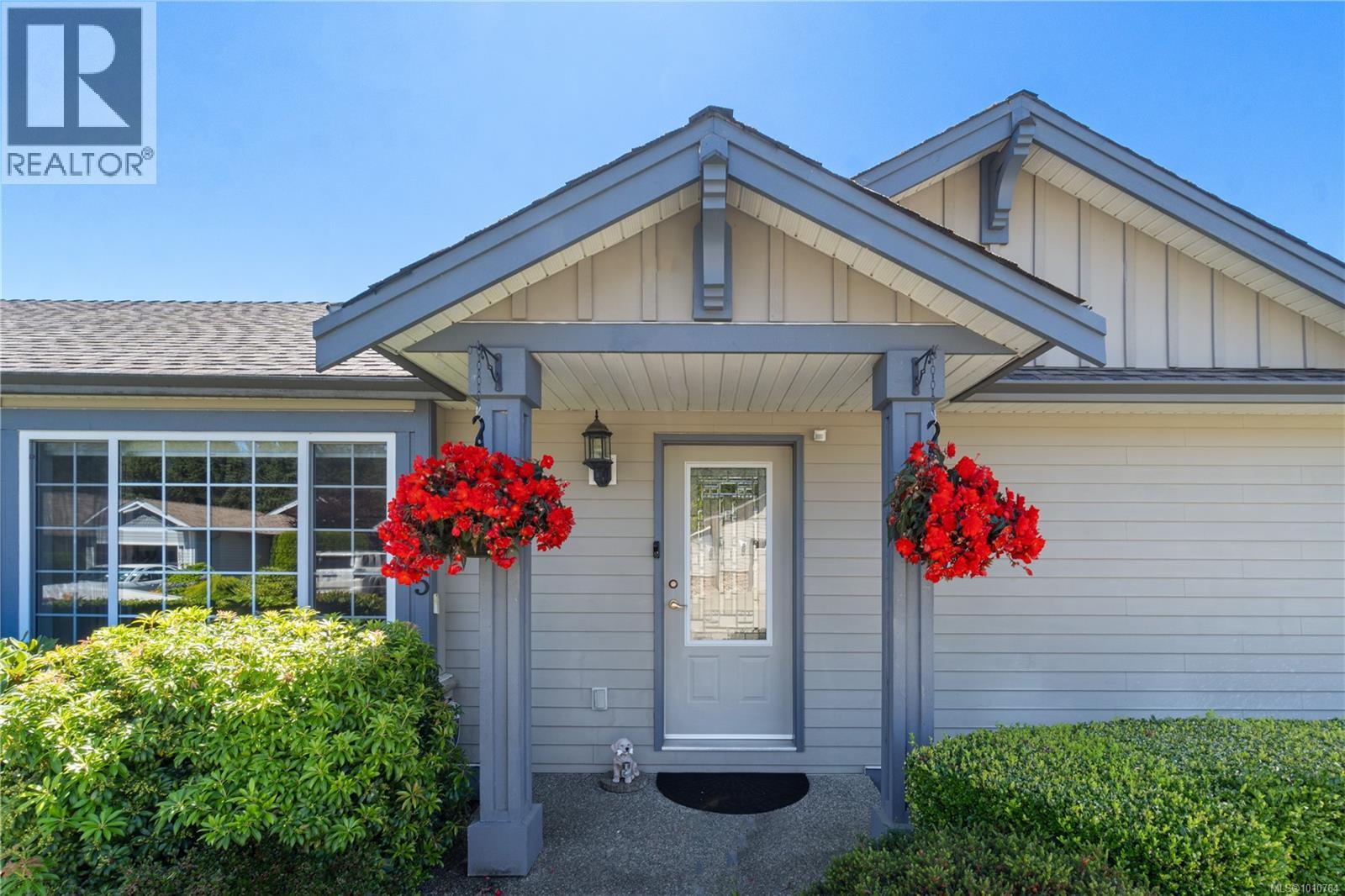 Photo 2 of 3975 Magnolia Dr, Nanaimo BC