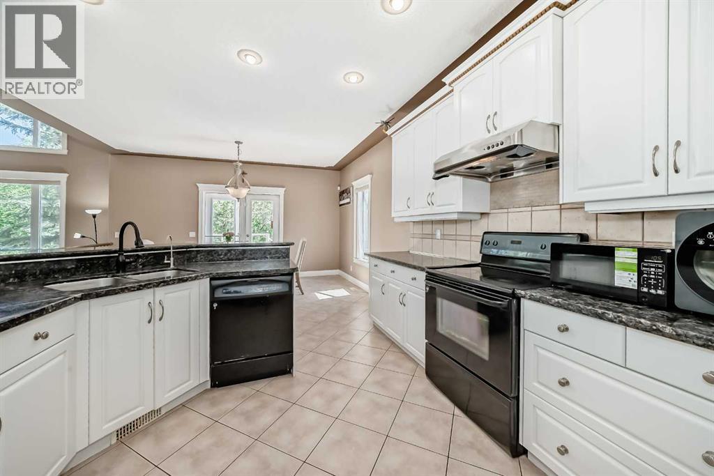 Single Family House for Sale in  Simcoe Close SW Signal Hill Calgary 