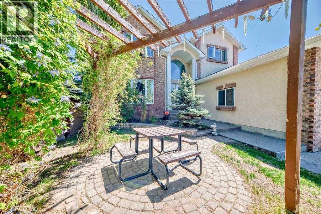 Single Family House for Sale in  Simcoe Close SW Signal Hill Calgary 