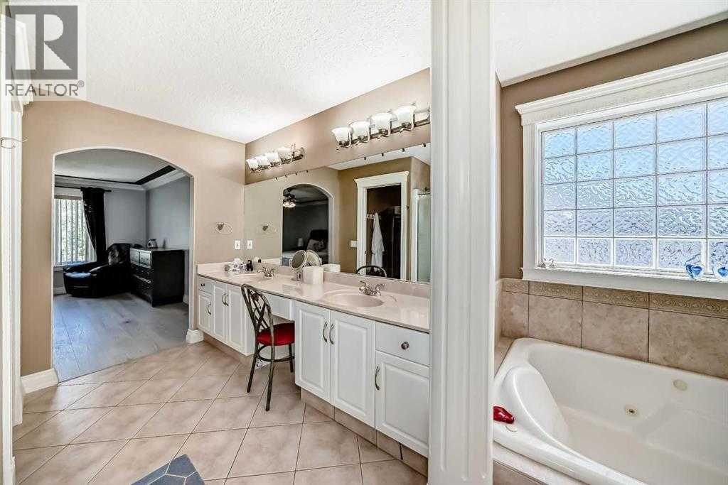 Single Family House for Sale in  Simcoe Close SW Signal Hill Calgary 