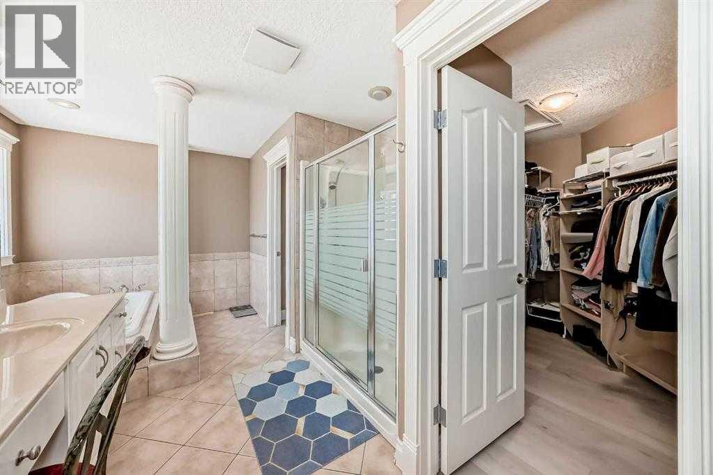 Single Family House for Sale in  Simcoe Close SW Signal Hill Calgary 