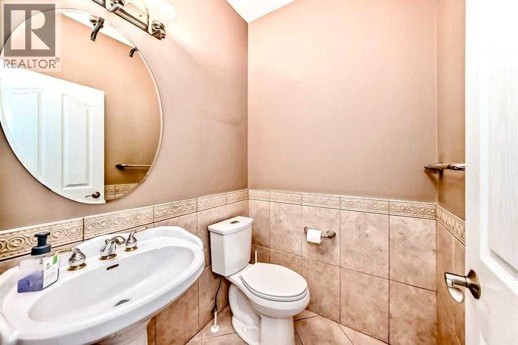 Single Family House for Sale in  Simcoe Close SW Signal Hill Calgary 