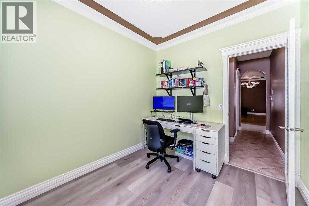 Single Family House for Sale in  Simcoe Close SW Signal Hill Calgary 